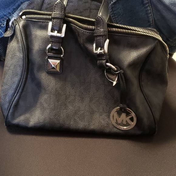 Michael Kors Handbags - Michael Kors bag